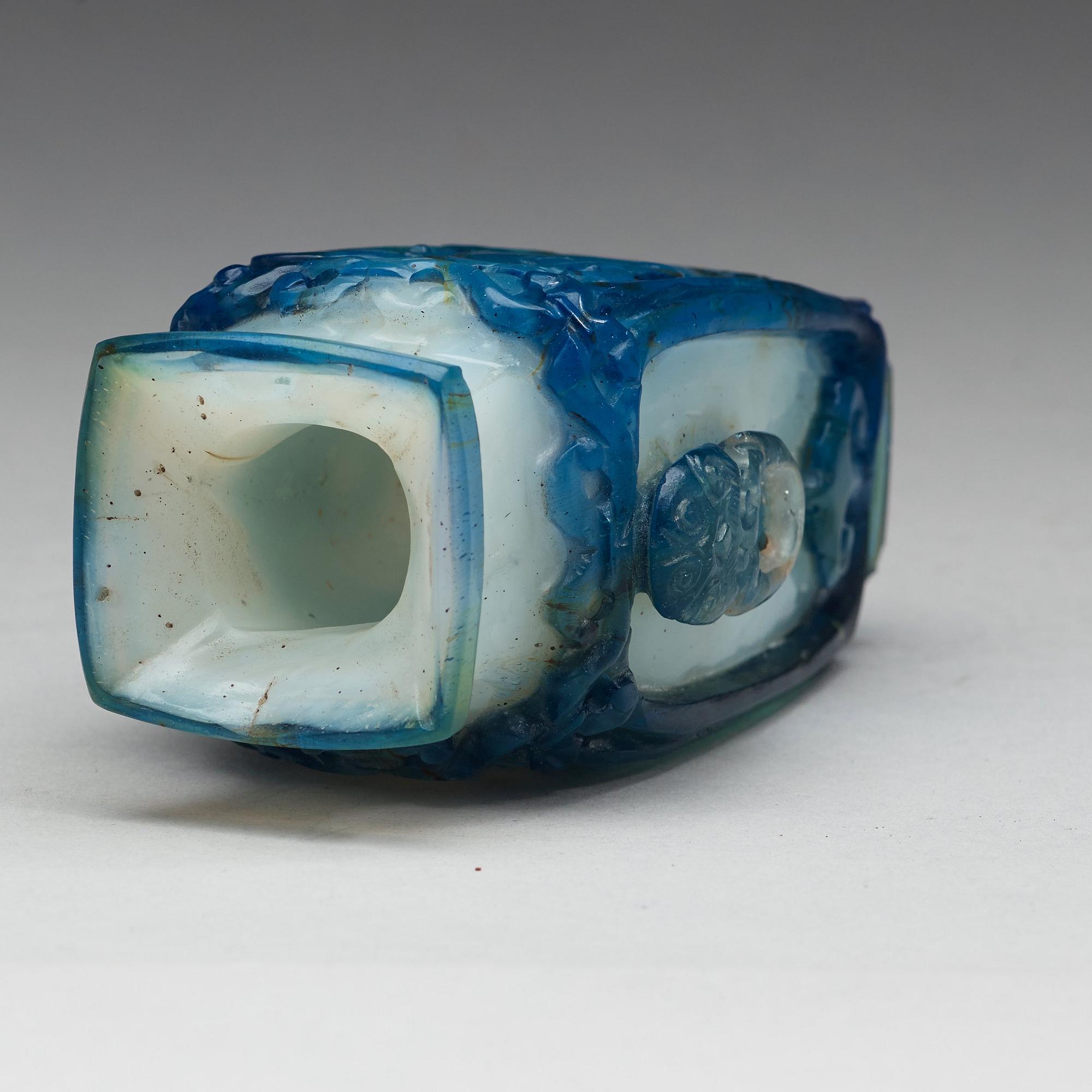 VAS, pekingglas. Qingdynastin (1644-1912).