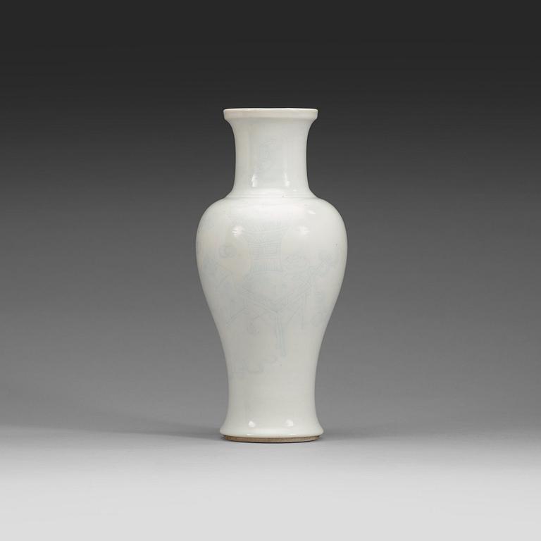 A white glazed vase with 'anhua' pattern, Qing dynasty (1644-1912).