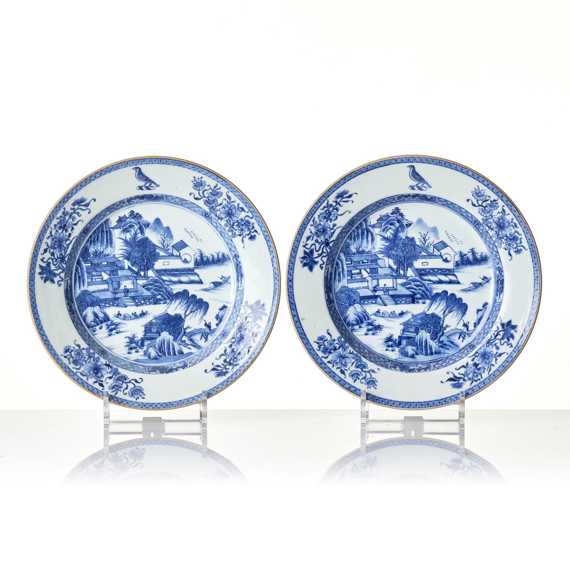 A set of six armorial dinner plates, Qing dynasty, 18th century.