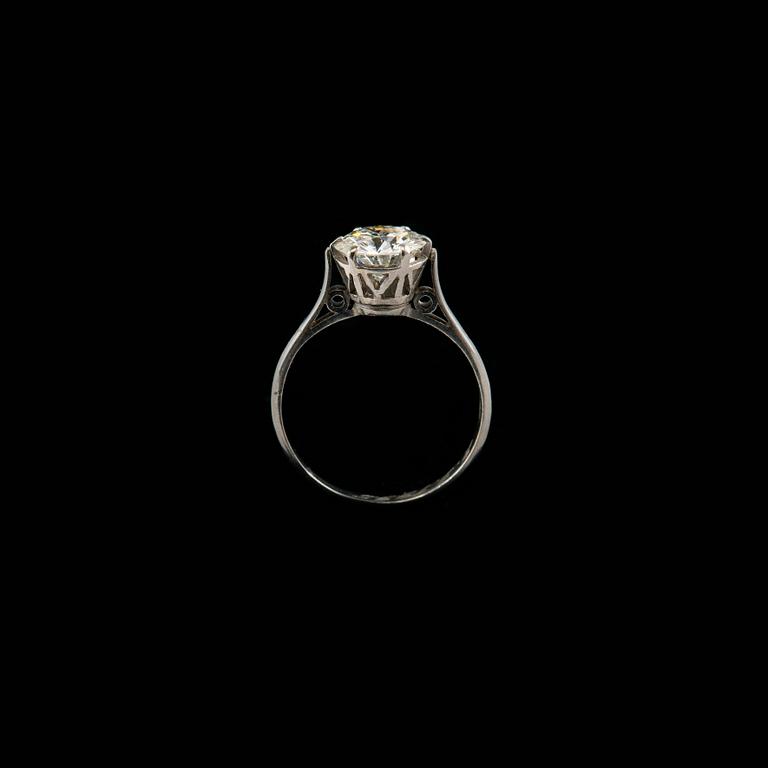 A RING, brilliant cut diamond c. 1.45 ct. ~ H/vs. Platinum. Size 16-, weight 2,9 g.