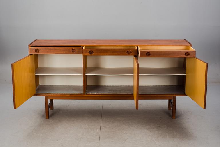 SIDEBOARD, Ulferts. Tibro. 1900-talets andra hälft.