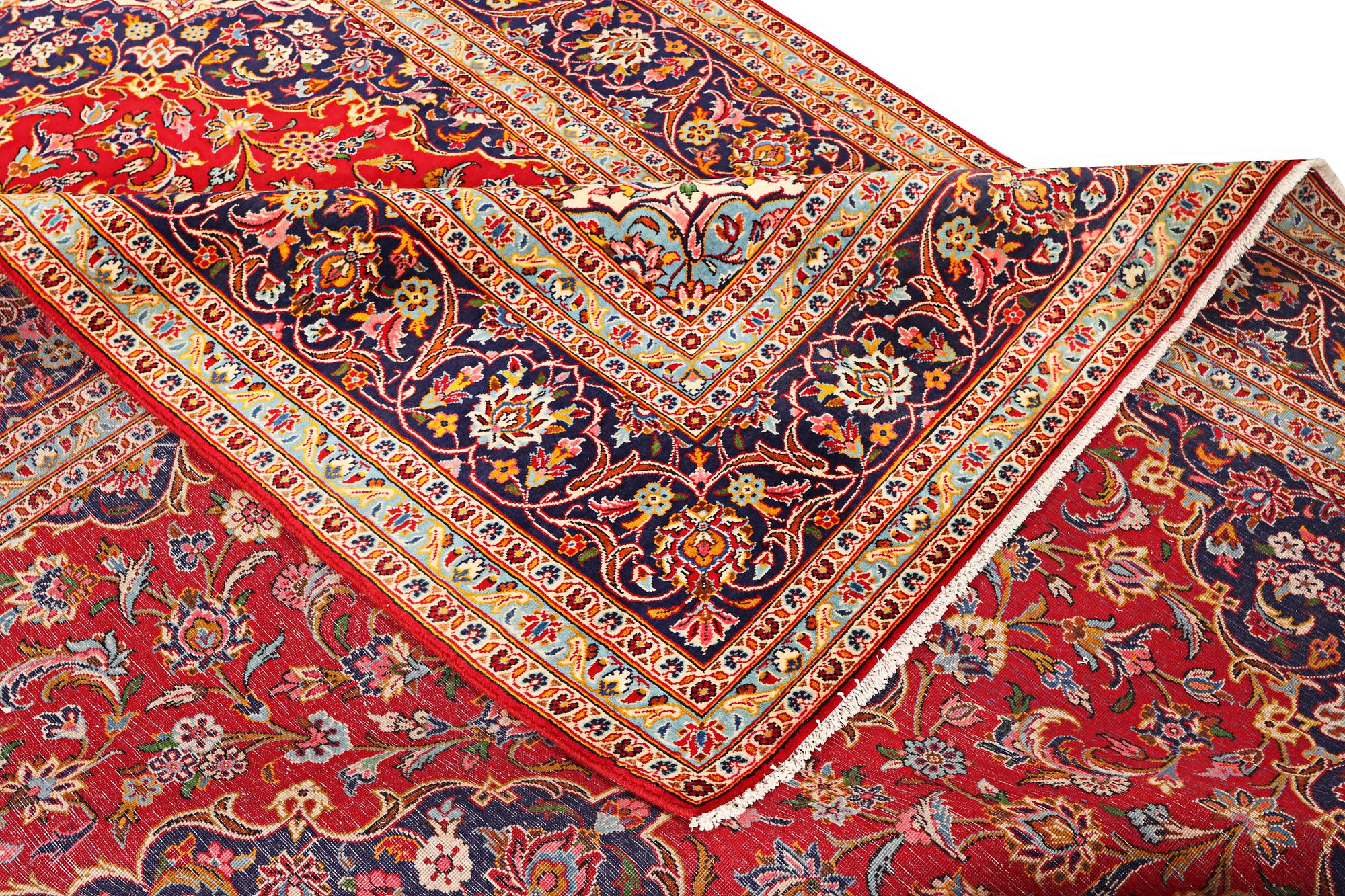 A Kashan carpet, a. 360 x 243 cm.