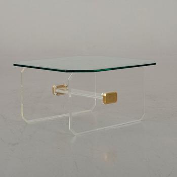 A GLASS TOP COFFEE TABLE.