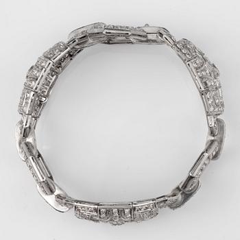 ARMBAND, platina, Art Déco, med gammalslipade diamanter totalt ca 10.50 ct. Vikt ca49g.