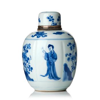 826. A blue and white "Lange Liesen" tea caddy with cover, Qing dynasty, Kangxi (1662-1722).