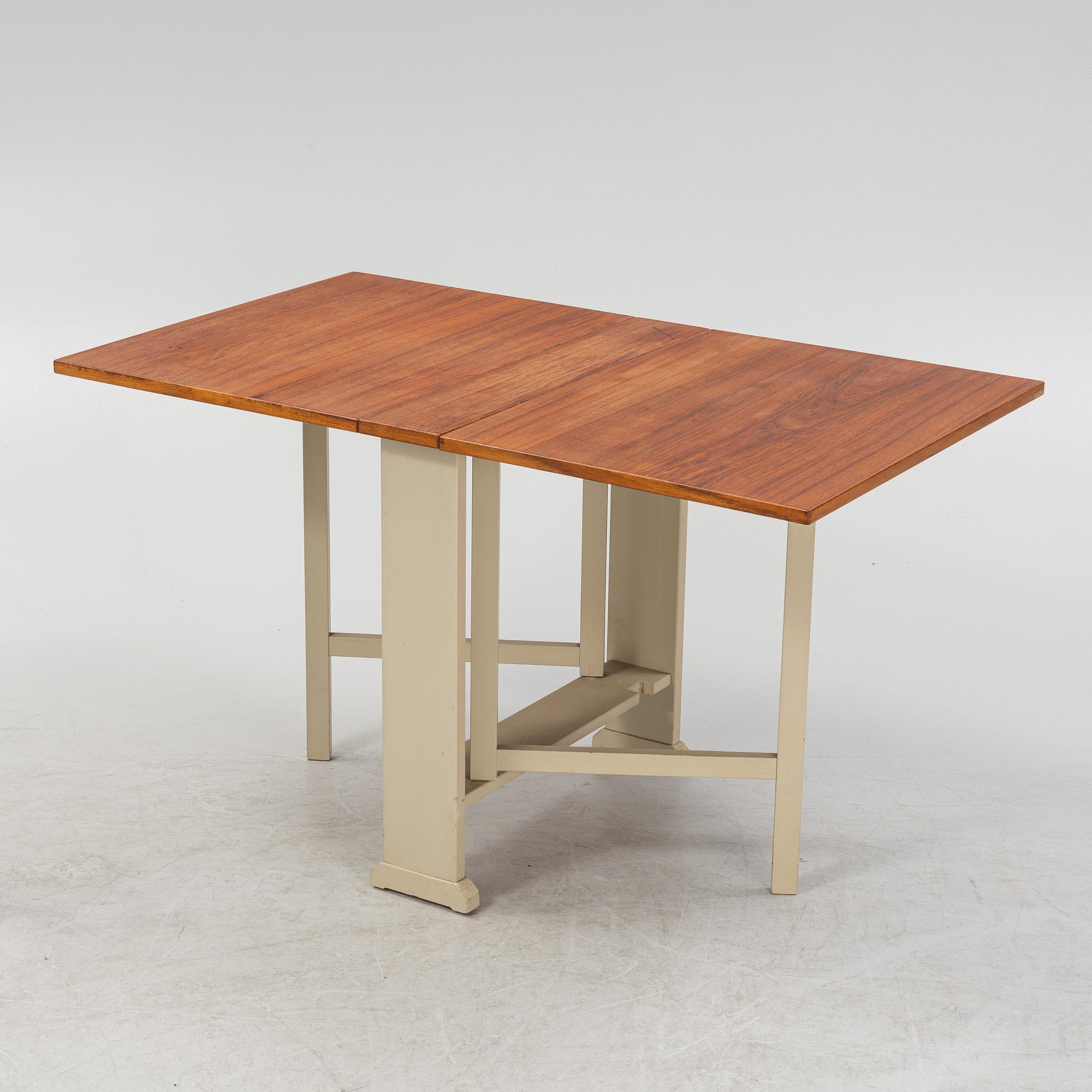 Carl Malmsten, a 'Vapensmeden' gate-leg table, second half of the 20th centruy.