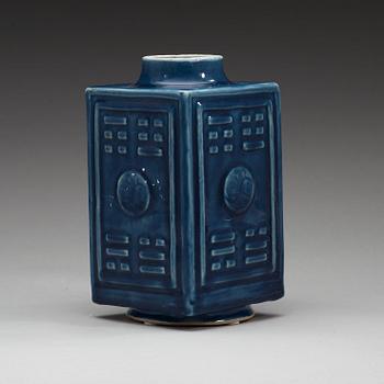 A blue rectangular vase, late Qing dynasty, circa 1900.