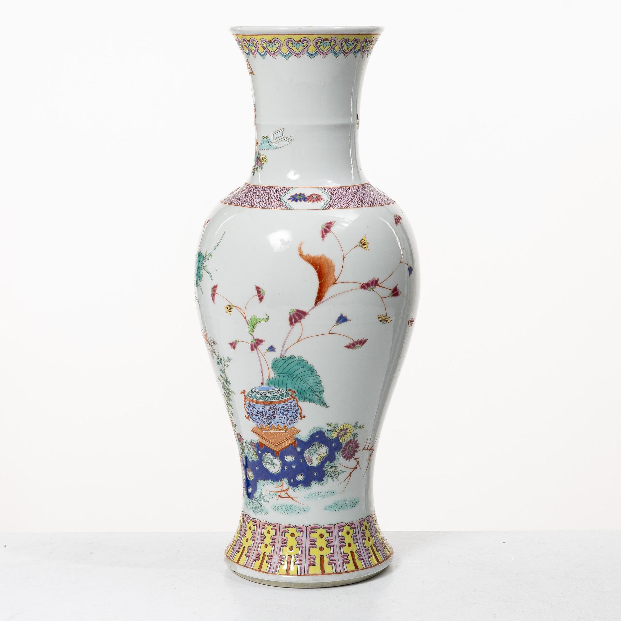 A slender famille rose 'flowers and antiques' vase, late Qing dynasty/early 20th century.