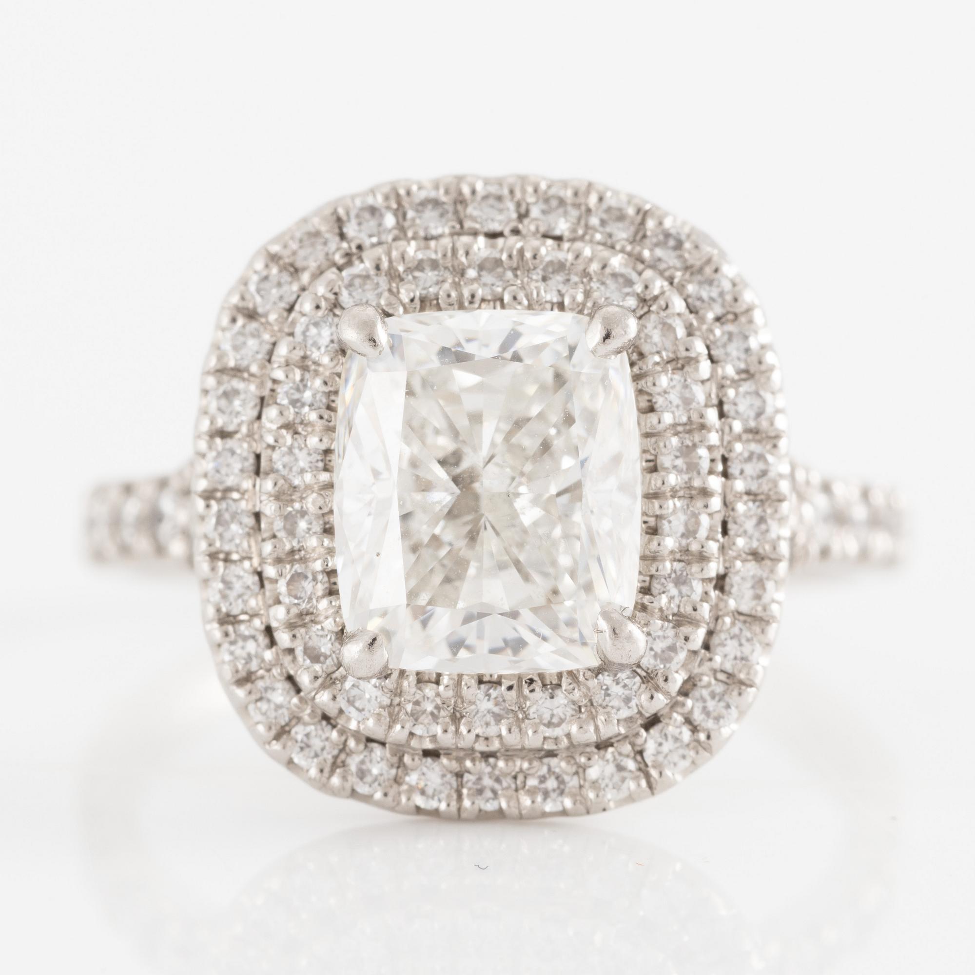 Platinum ring with a cushion-shaped brilliant-cut diamond 1.81 ct G (TW) vs 1 according to certificate.