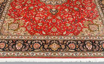 Matta, Figural Täbriz, Part Silk, sk 50 Radj, ca 307 x 248 cm.