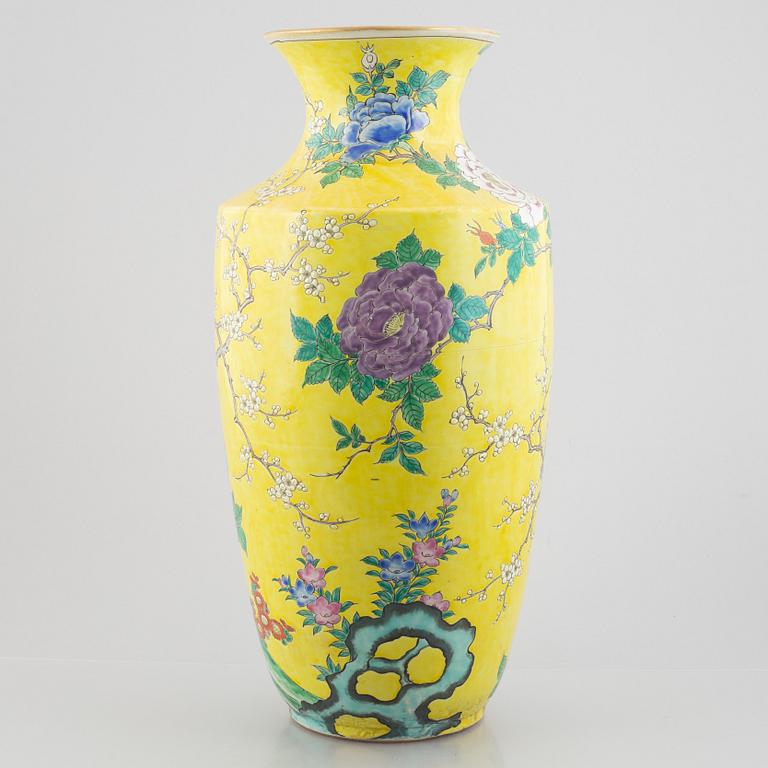 A Famille Jaune porcelain floor vase, China, 20th century.