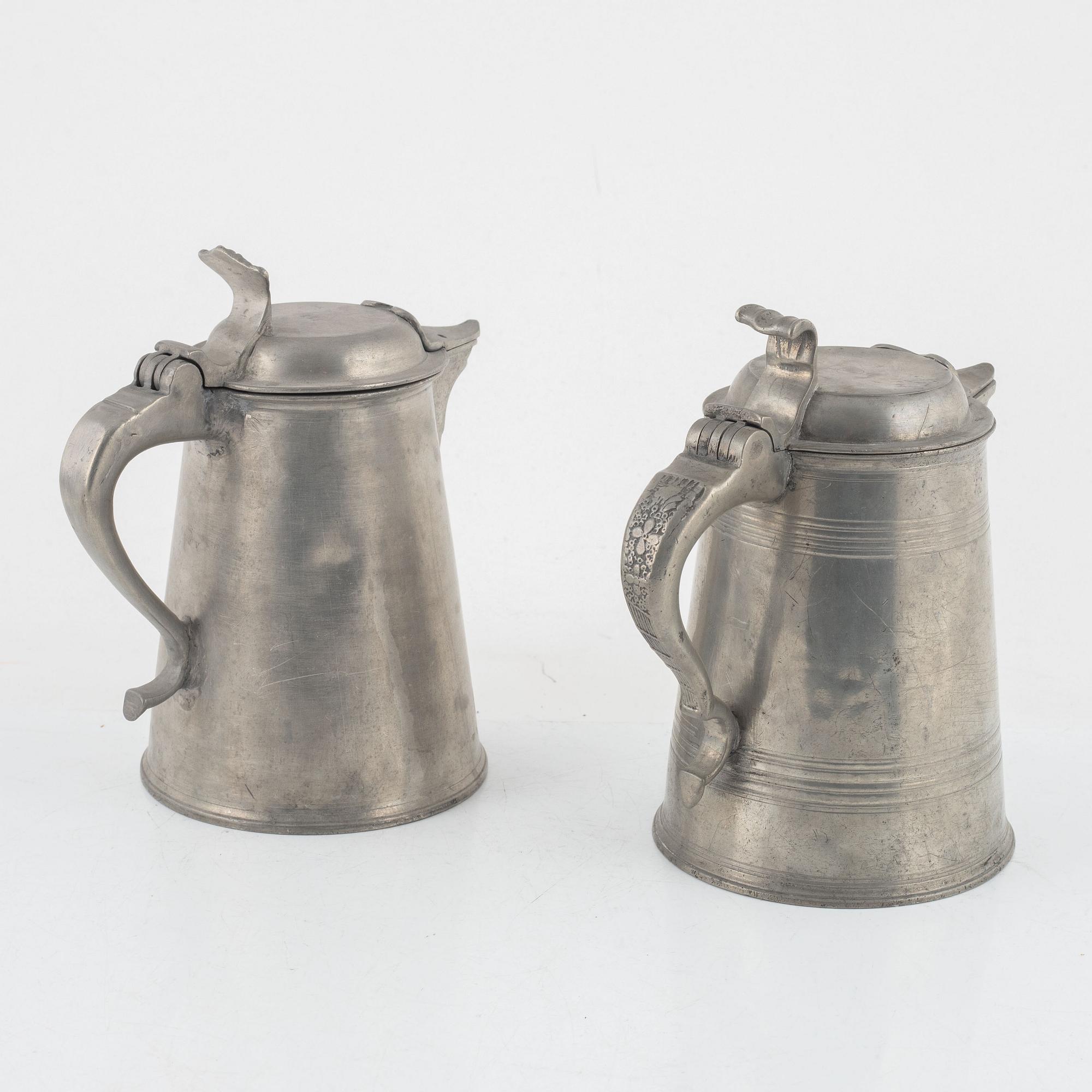 Kannor, två stycken, samt kallskål, tenn, olika mästare, 1800-tal.