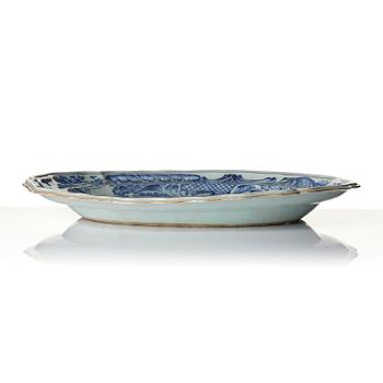 A blue and white 'armorial' dish for the Swedish family 'Grill', Qing dynasty, Qianlong (1736-95).