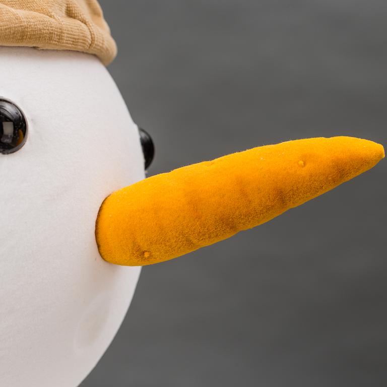 A snowman made by JoAnn Tan Studio for NK 2016.