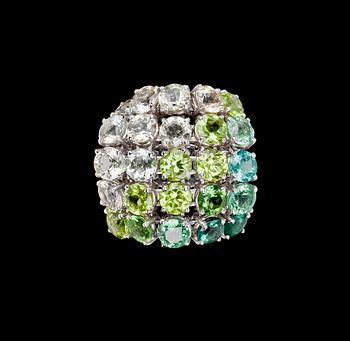 A Gavello green precious stone ring.