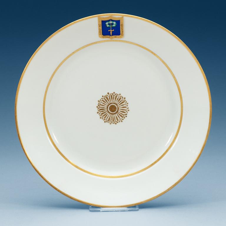 TALLRIKAR, tre stycken, porslin. Ryssland, kejserliga porslinsmanufakturen, St Petersburg, Nikolaj II period 1901.