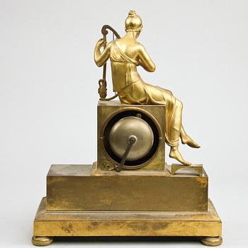 BORDSPENDYL, förgylld brons, Frankrike, 1800-tal.