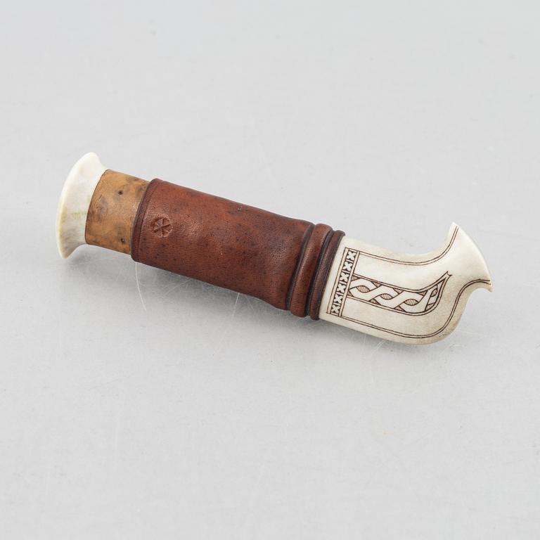 Roland Lundberg, a reindeer horn knife, Piteå.