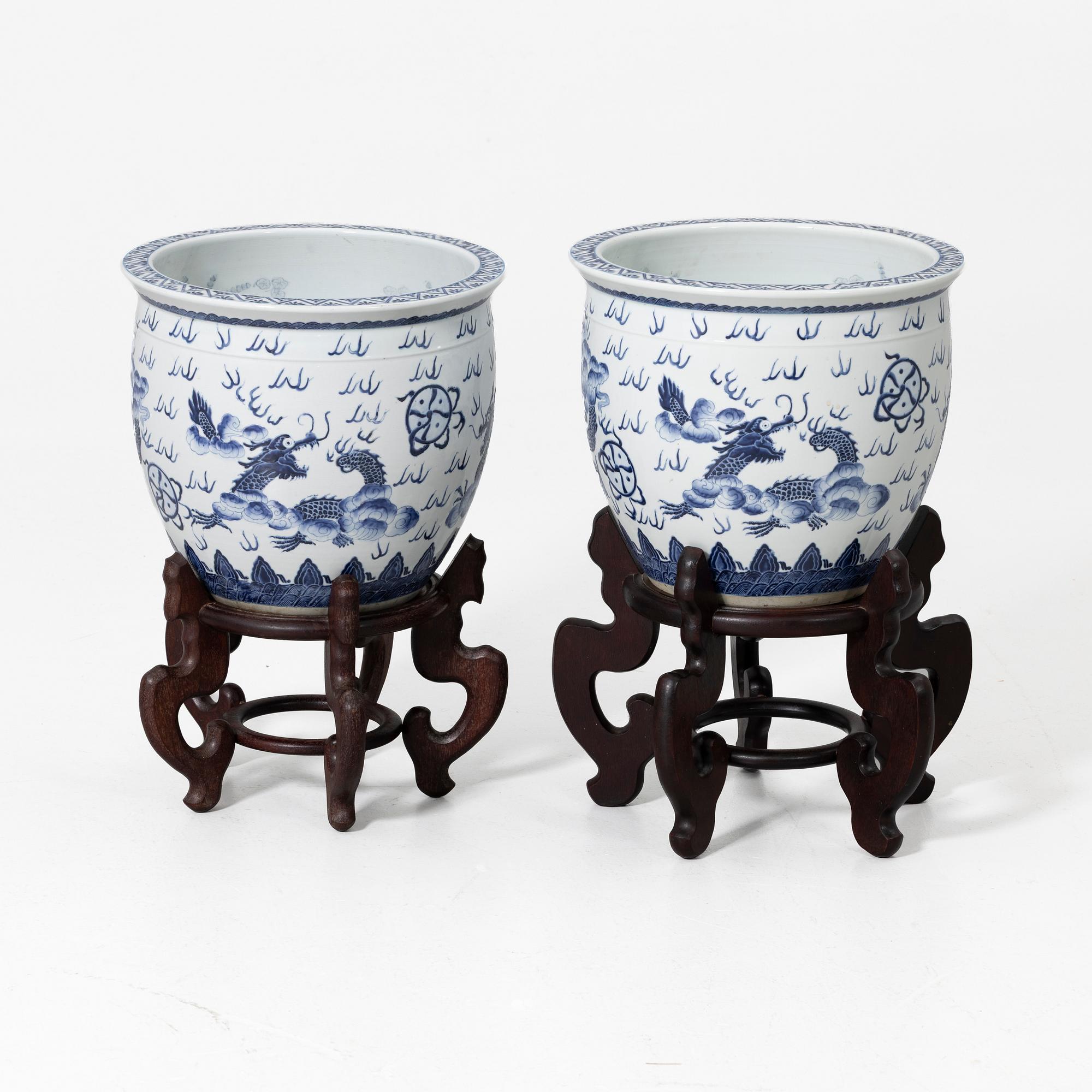 Fish bowls, a pair, porcelain, China, modern manufacture.