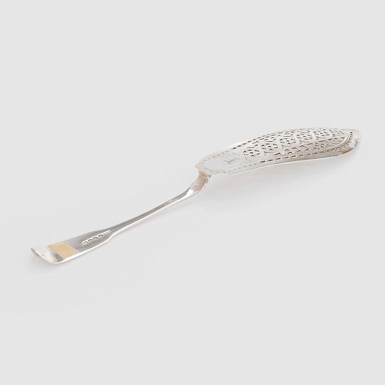 A sterling silver fish slice, Thomas Dicks, London England 1817.