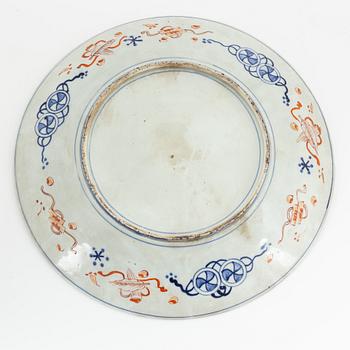 A large Japanese imari serving dish, 20th century.