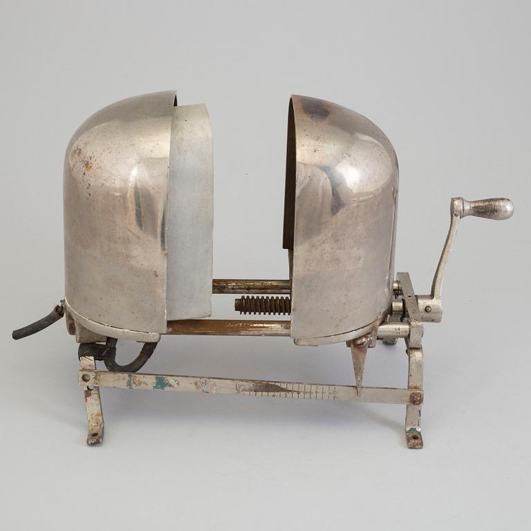 A metal hat mould, first half of the 20th century.