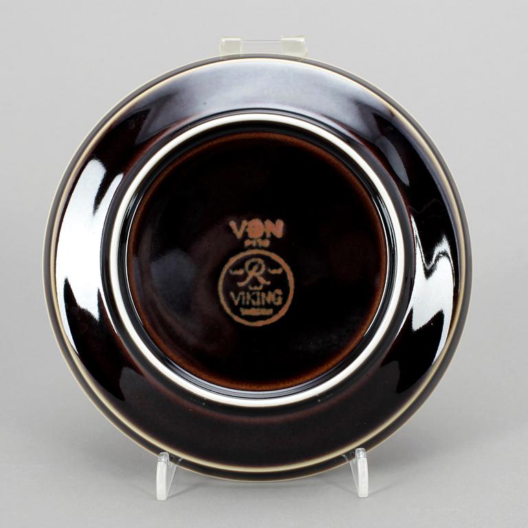 SERVISDELAR, 42 st, stengods. "Viking", Carl Harry Stålhane, Rörstrand, 1900-talets andra hälft.