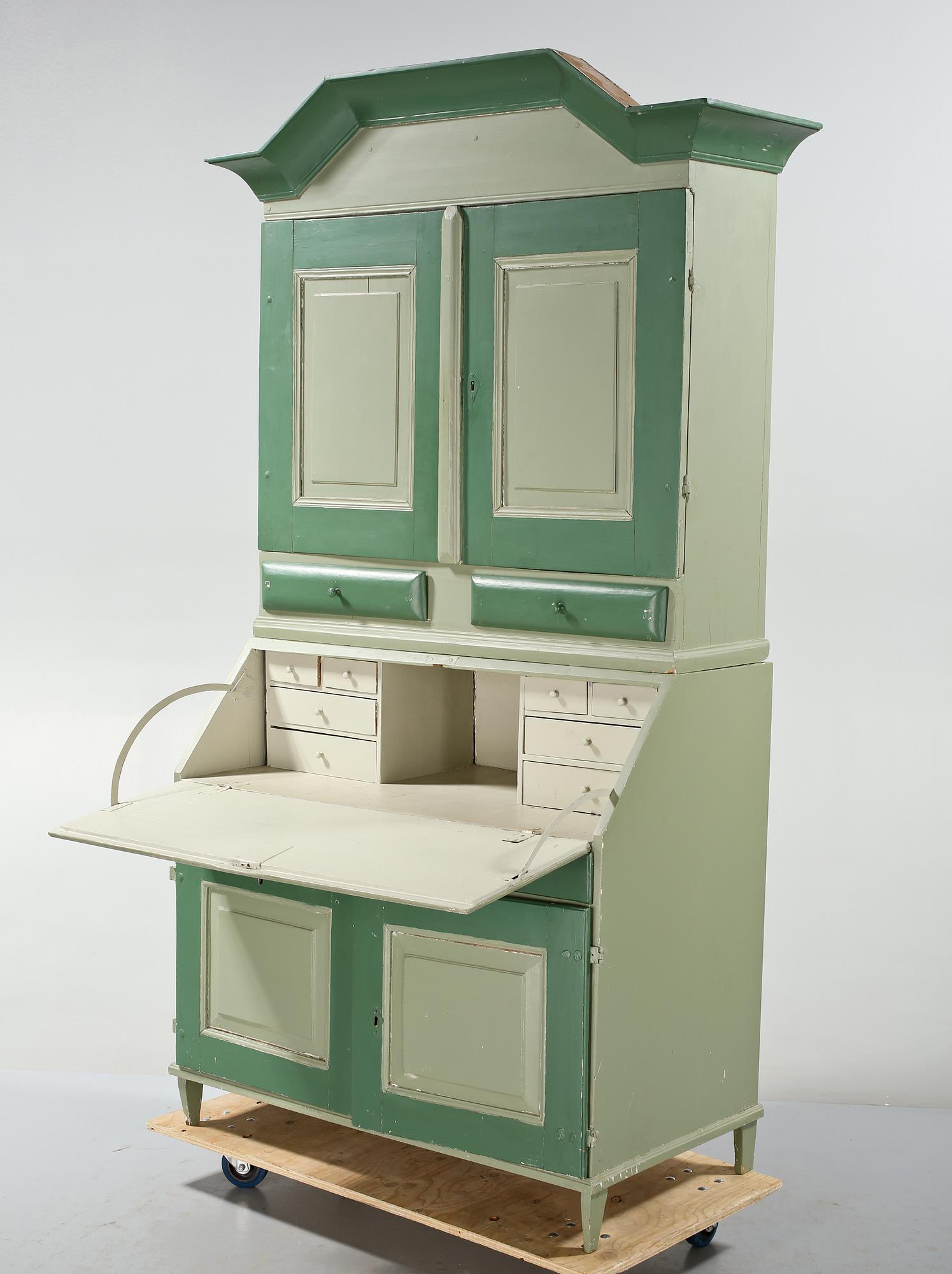 SKRIVSKÅP, omkring år 1800.