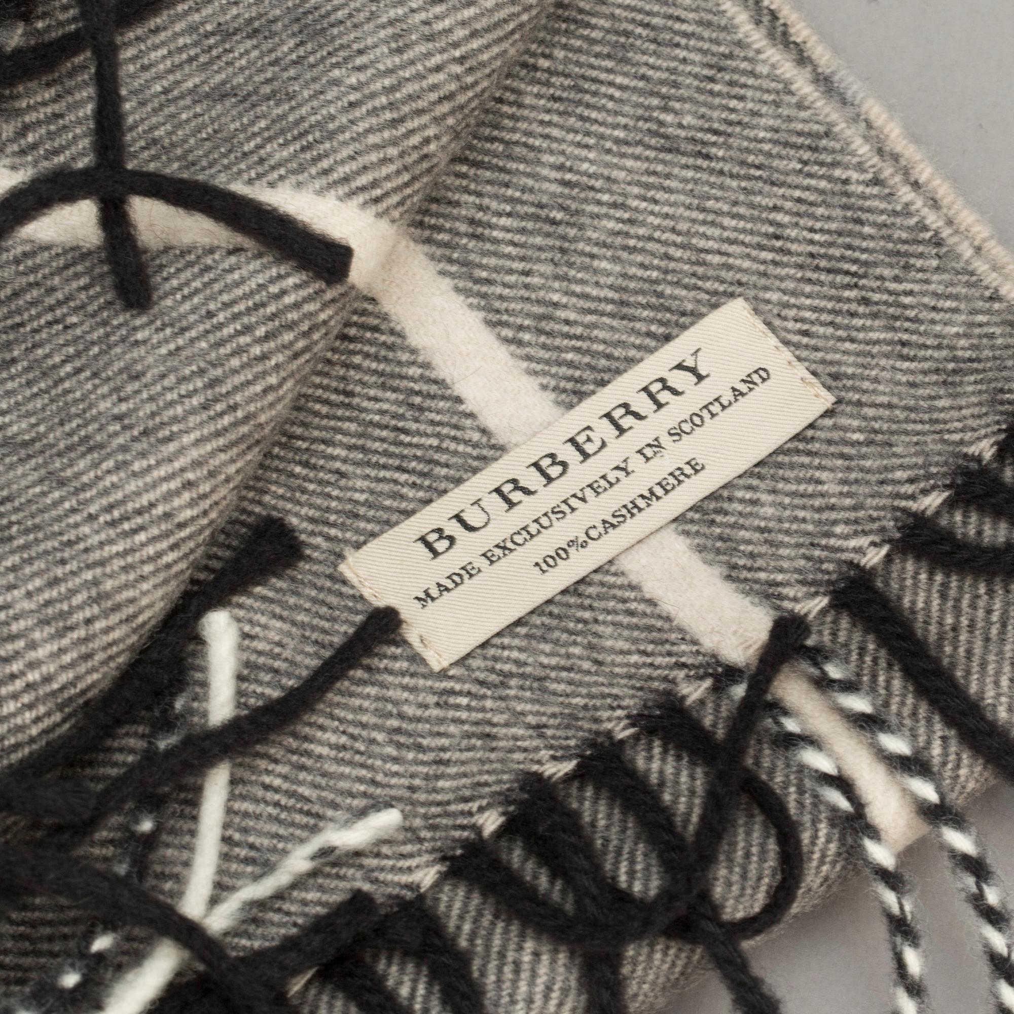 HALSDUK, Burberry.