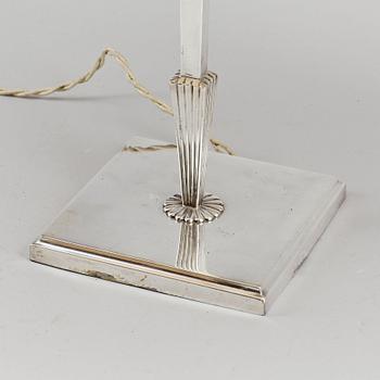 BORDSLAMPA, nysilver, CG Hallberg, Stockholm, 1920-30-tal.