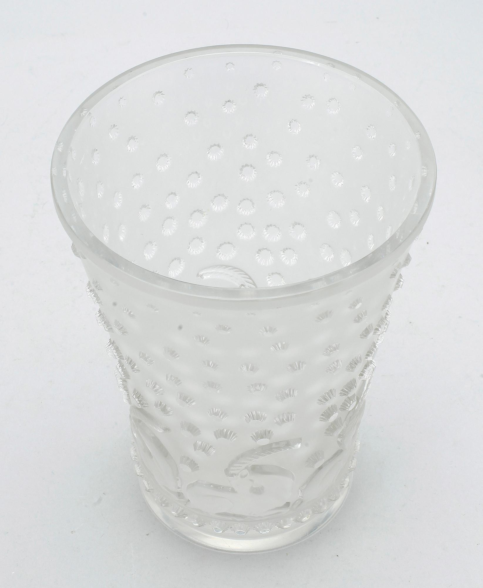 VAS, glas, etsad signatur Lalique France.