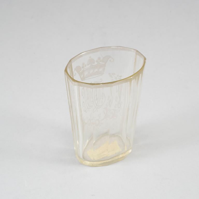 Bägare, glas. 1700-tal, troligen Böhmen.