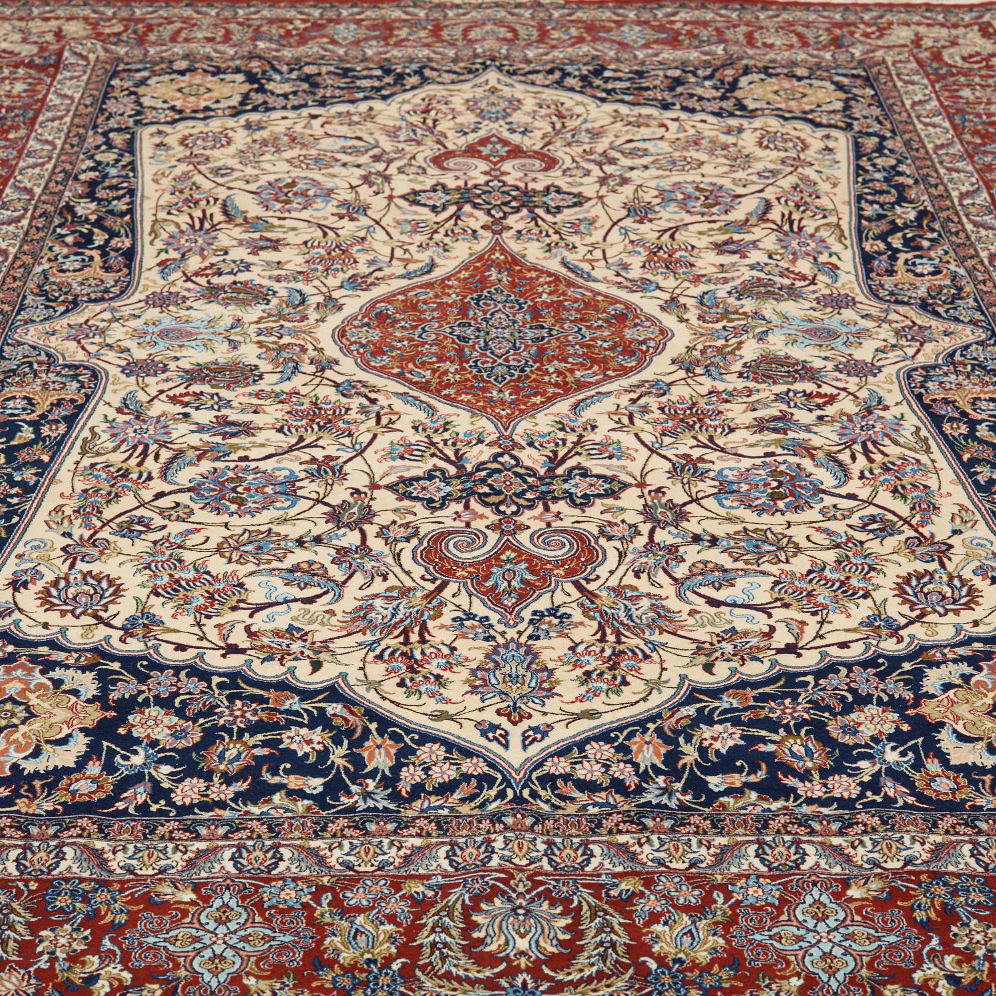 MATTA. Old Isfahan Nazeri nedjad. 240,5 x 157,5 cm (samt en kortsida med en cm slätväv,