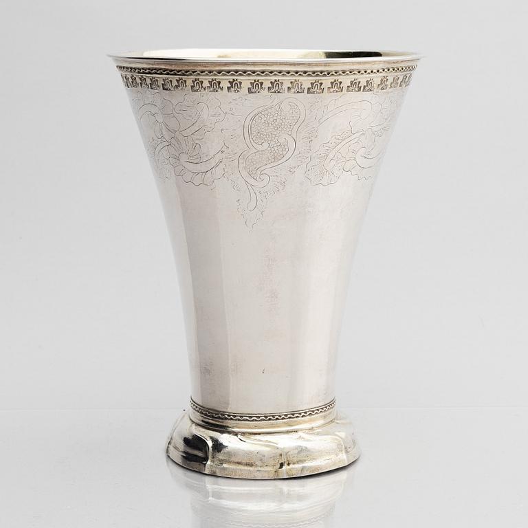 Carl Fahlberg, bägare, delvis förgyllt silver, Uppsala 1760. Rokoko.