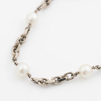 Armband 18K vitguld, ankarlänkar med sex stycken odlade pärlor, 1950-tal.