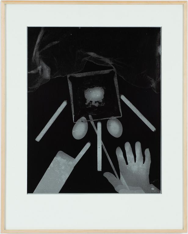 Man Ray, "One hand".