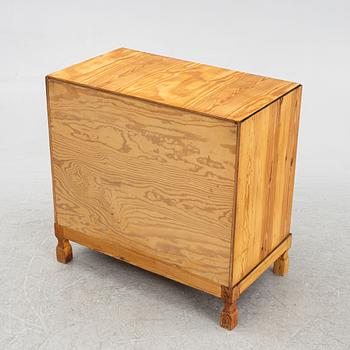 A chest of drawers, 1930's/40's.