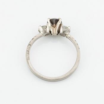 Ring with brown-orange diamond and brilliant-cut diamonds.