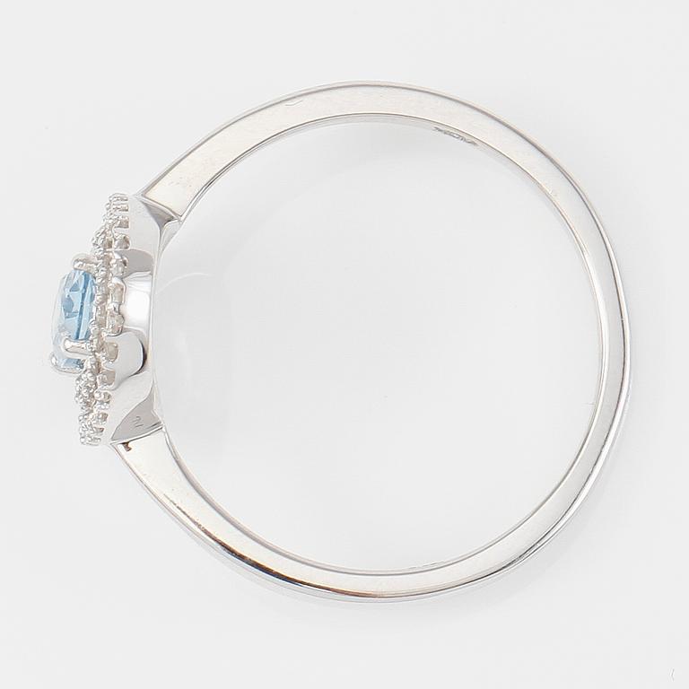 RING, 14K vitguld, diamanter tot ca 0.17 ct. och akvamariner ca 0.50 ct.