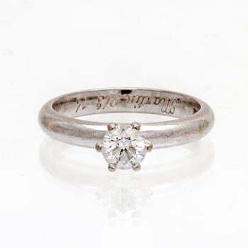 Ring solitär 18K vitguld och briljantslipad diamant, Kaplans, GIA dossier medföljer.