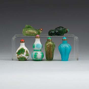 A group of six Chinese Peking glass snuff bottles, 20th century.