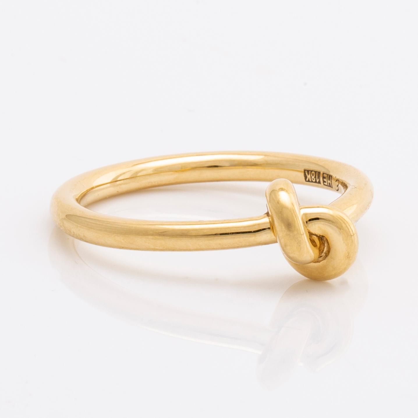ENGELBERT ring 18K guld, Absolutely slim knot, 6,2 g, original etui och ask.