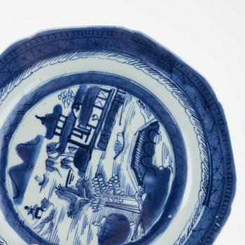 A set of blue and white plates and dishes, Qing dynasty,  Jiaqing (1796-1820), (30 pieces).