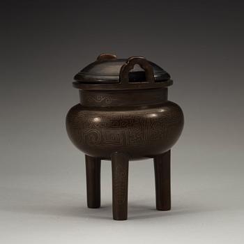 A bronze tripod censer, Qing dynasty (1644-1912).