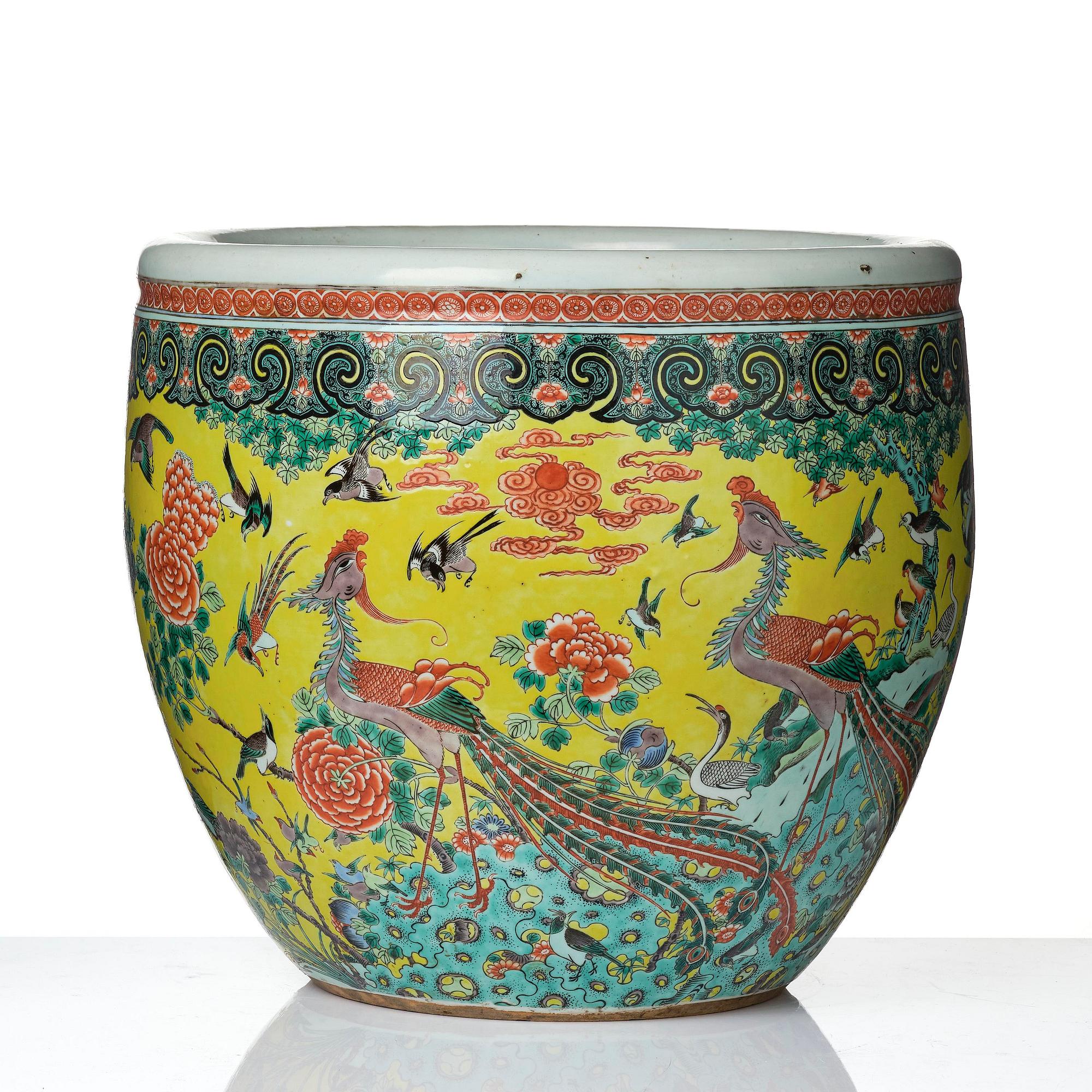 A large yellow ground '100 birds' fish basin, Qing dynasty, 19th century.