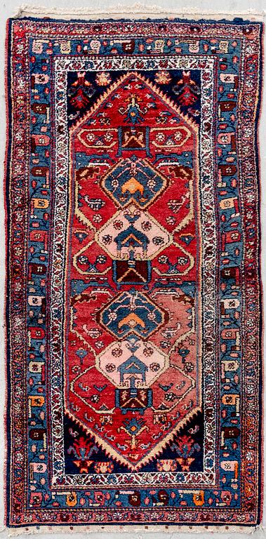 A semiantique Hamadan carpet ca 180x92 cm.