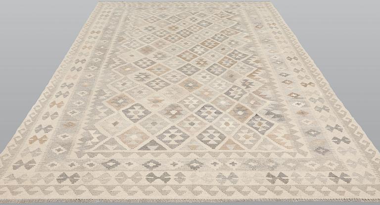 A Kilim carpet, c. 303 x 191 cm.