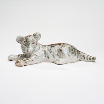 MIKAEL SCHILKIN, A CERAMIC SCULPTURE. Lion cub. Signed M. Schilkin, Arabia. 1940s.