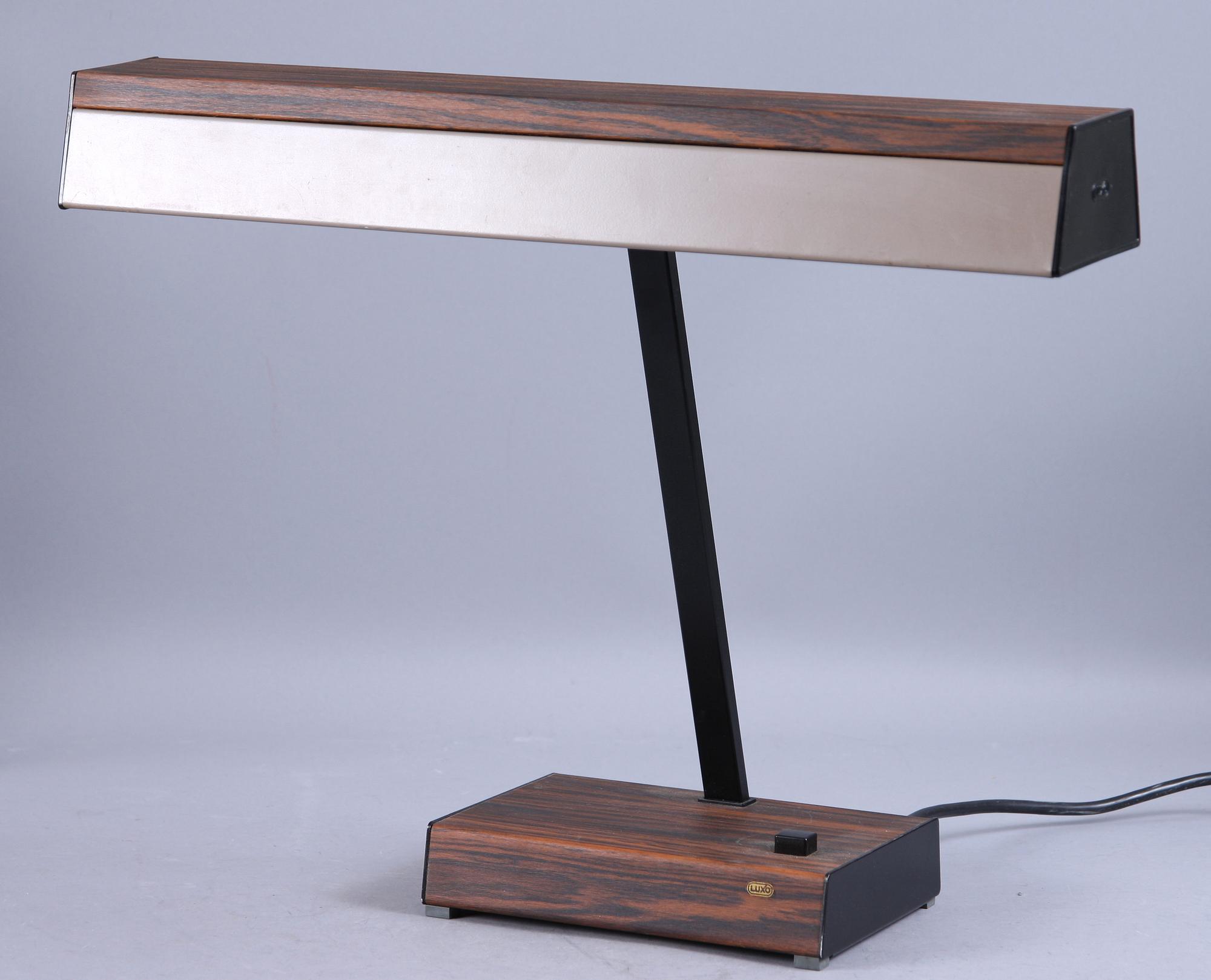 SKRIVBORDSLAMPA, etikettmärkt Luxo. 1900-talets mitt.