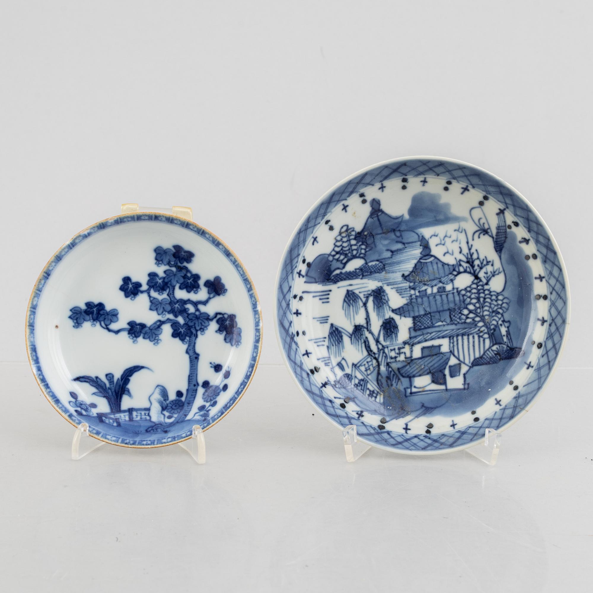 Parti kinesiskt porslin, 13 delar, Qingdynastin, 1700- och 1800-tal.